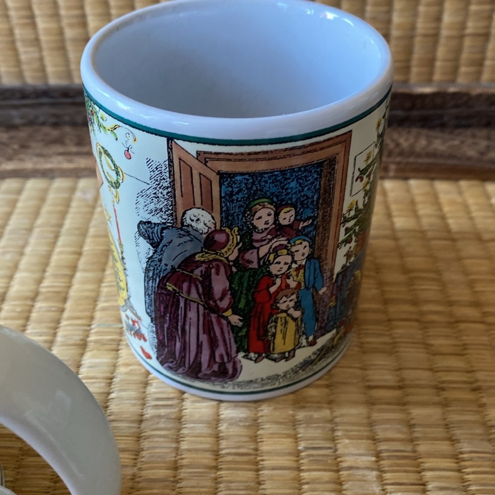 🎅🏼CERTIFIED INTERNATIONAL CORP: Vintage Christmas Mugs- Set of 3- 12 oz - Picture 4 of 7